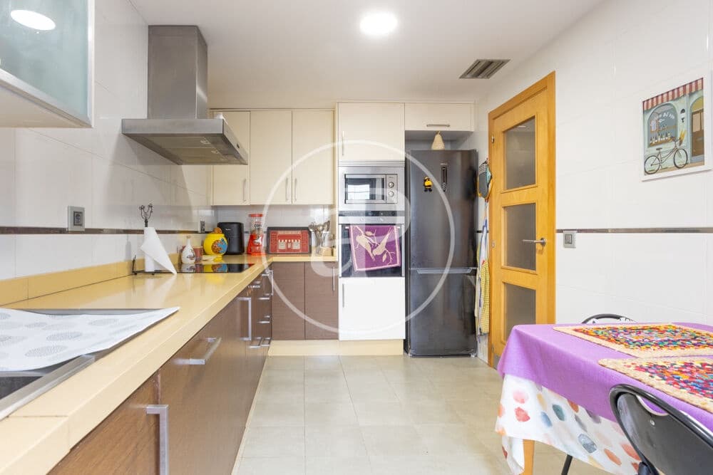 4 soveværelse Villa til salg i Castello de la Plana med swimmingpool - € 450.000 (Ref: 9849459)