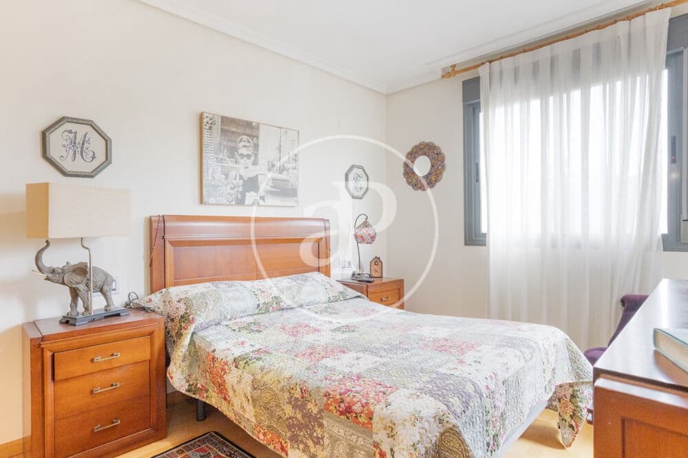 4 soveværelse Villa til salg i Castello de la Plana med swimmingpool - € 450.000 (Ref: 9849459)
