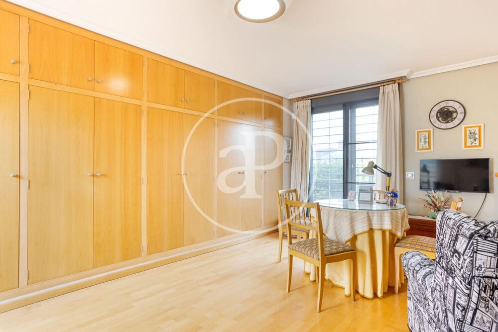 4 soveværelse Villa til salg i Castello de la Plana med swimmingpool - € 450.000 (Ref: 9849459)