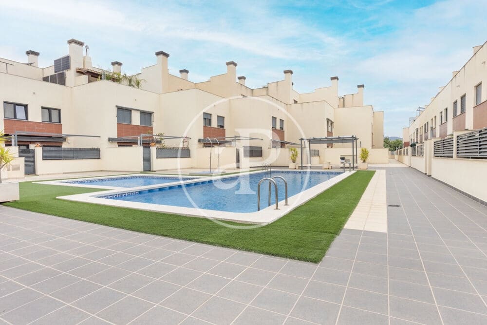 4 soveværelse Villa til salg i Castello de la Plana med swimmingpool - € 450.000 (Ref: 9849459)