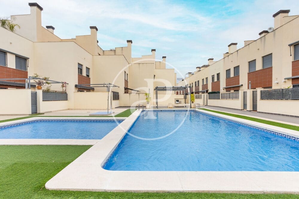 4 soveværelse Villa til salg i Castello de la Plana med swimmingpool - € 450.000 (Ref: 9849459)