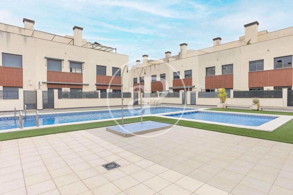 4 soveværelse Villa til salg i Castello de la Plana med swimmingpool - € 450.000 (Ref: 9849459)