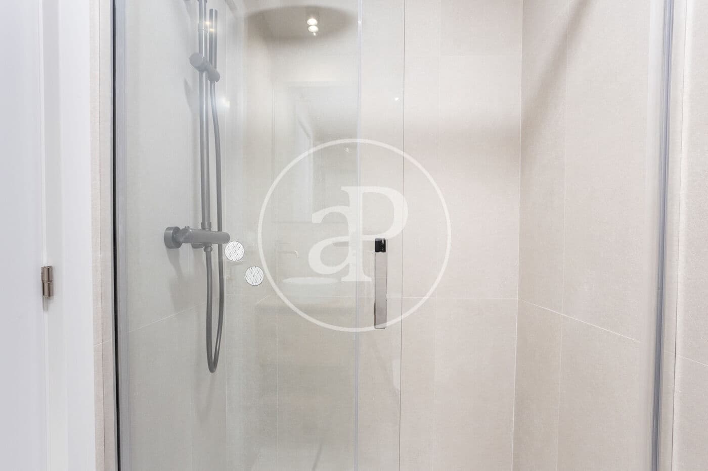 3 sovrum Lägenhet att hyra i Valencia stad - 1 600 € (Ref: 9849460)
