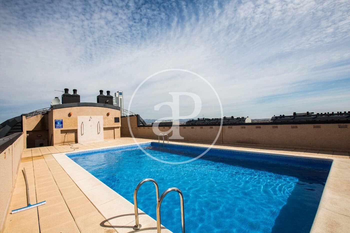 3 soverom Leilighet til leie i Valencia by med svømmebasseng garasje - € 1 950 (Ref: 9849463)