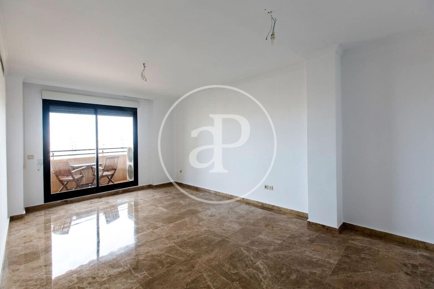 3 soverom Leilighet til leie i Valencia by med svømmebasseng garasje - € 1 950 (Ref: 9849463)