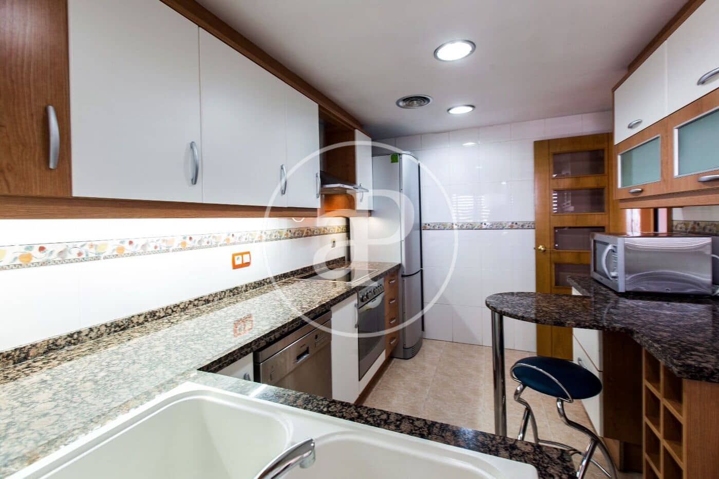 3 soverom Leilighet til leie i Valencia by med svømmebasseng garasje - € 1 950 (Ref: 9849463)