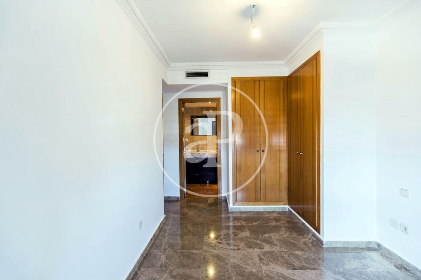 3 soverom Leilighet til leie i Valencia by med svømmebasseng garasje - € 1 950 (Ref: 9849463)