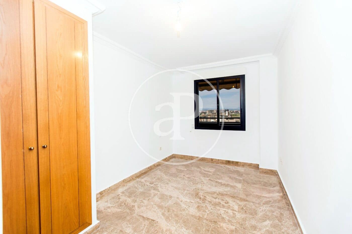 3 soverom Leilighet til leie i Valencia by med svømmebasseng garasje - € 1 950 (Ref: 9849463)