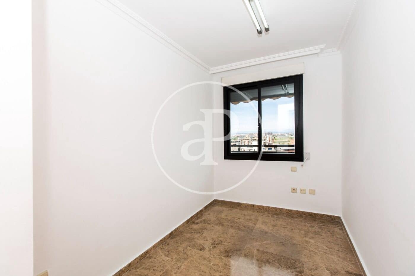 3 soverom Leilighet til leie i Valencia by med svømmebasseng garasje - € 1 950 (Ref: 9849463)