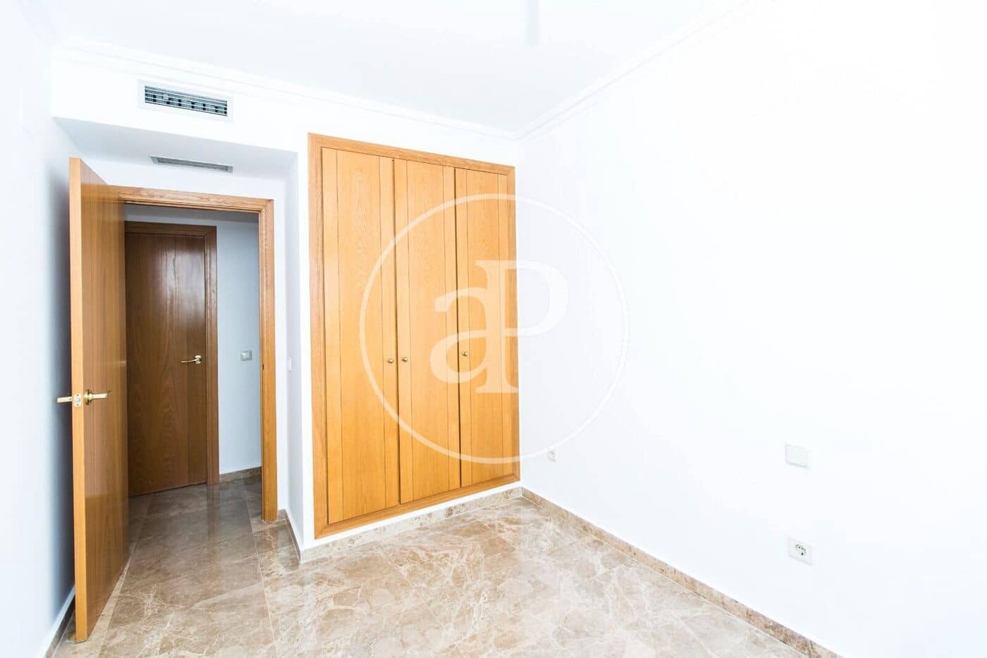 3 soverom Leilighet til leie i Valencia by med svømmebasseng garasje - € 1 950 (Ref: 9849463)