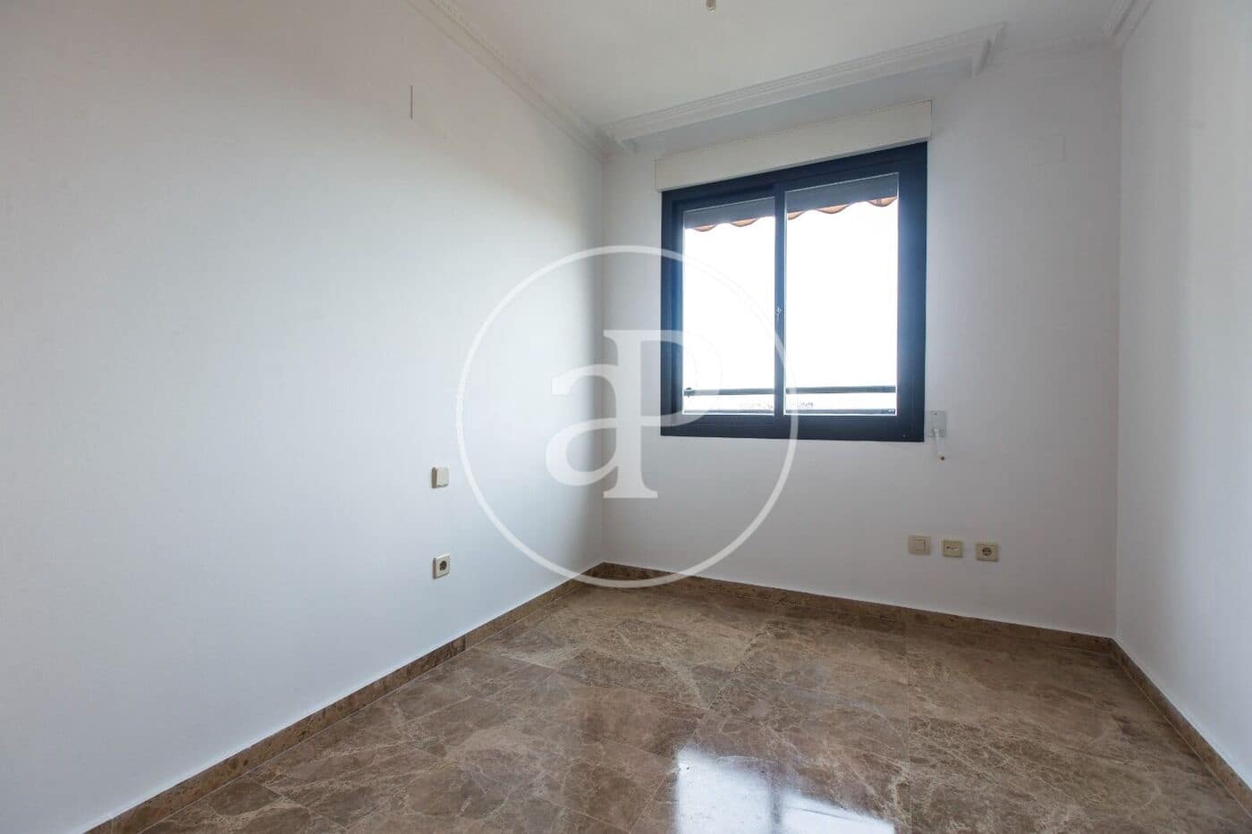 3 soverom Leilighet til leie i Valencia by med svømmebasseng garasje - € 1 950 (Ref: 9849463)