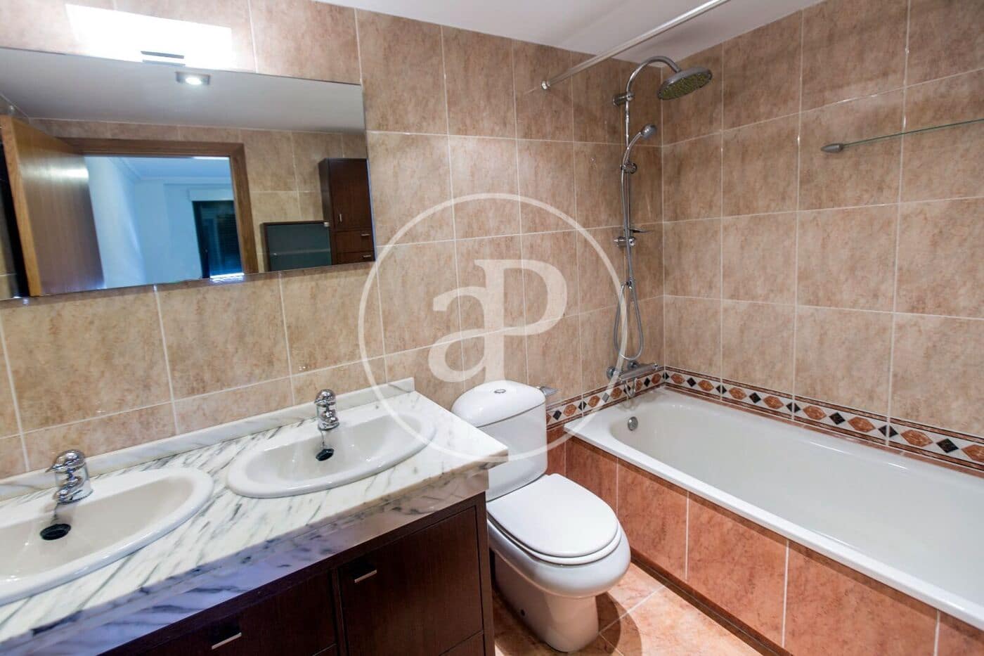3 soverom Leilighet til leie i Valencia by med svømmebasseng garasje - € 1 950 (Ref: 9849463)