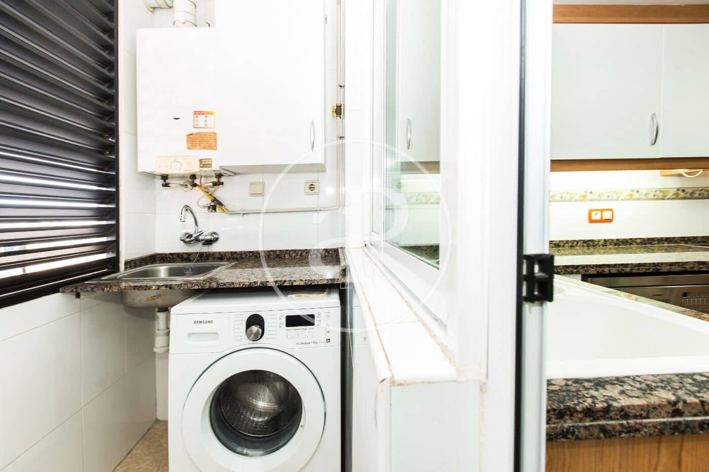 3 soverom Leilighet til leie i Valencia by med svømmebasseng garasje - € 1 950 (Ref: 9849463)