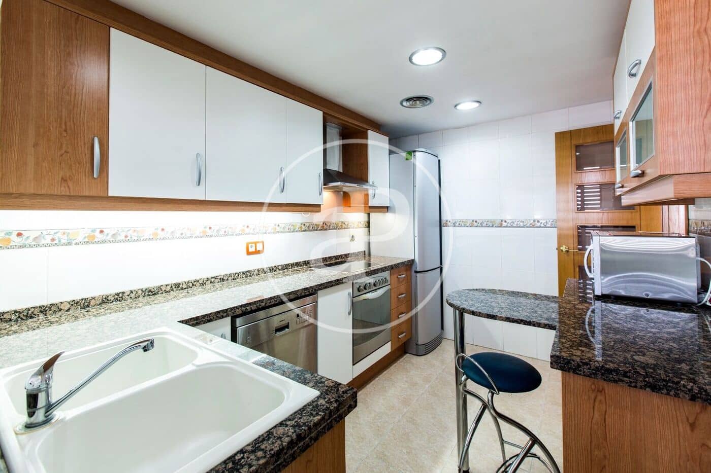 3 soverom Leilighet til leie i Valencia by med svømmebasseng garasje - € 1 950 (Ref: 9849463)