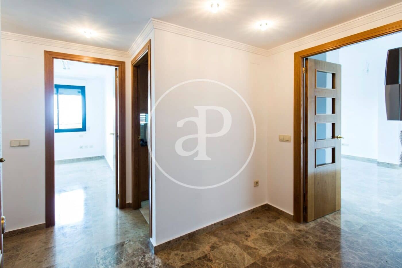 3 soverom Leilighet til leie i Valencia by med svømmebasseng garasje - € 1 950 (Ref: 9849463)