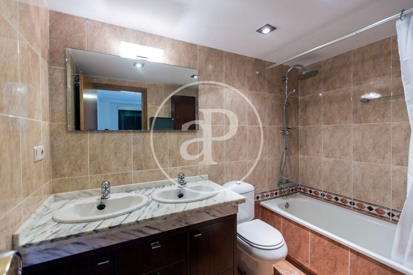 3 soverom Leilighet til leie i Valencia by med svømmebasseng garasje - € 1 950 (Ref: 9849463)