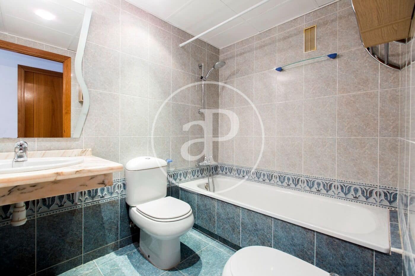 3 soverom Leilighet til leie i Valencia by med svømmebasseng garasje - € 1 950 (Ref: 9849463)