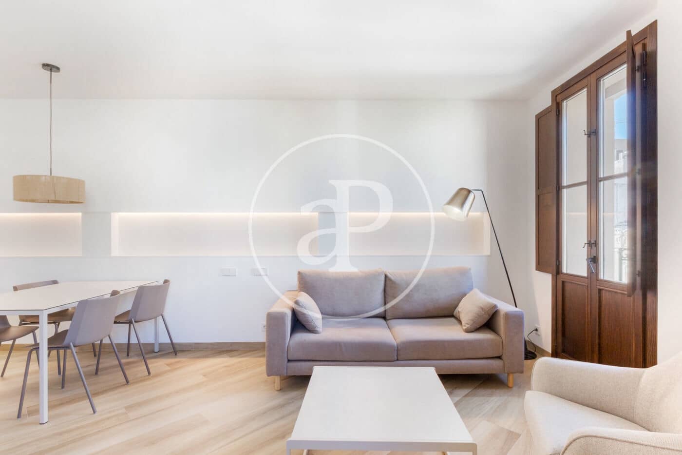 2 bedroom Apartment for rent in Valencia city - € 2,100 (Ref: 9849465)