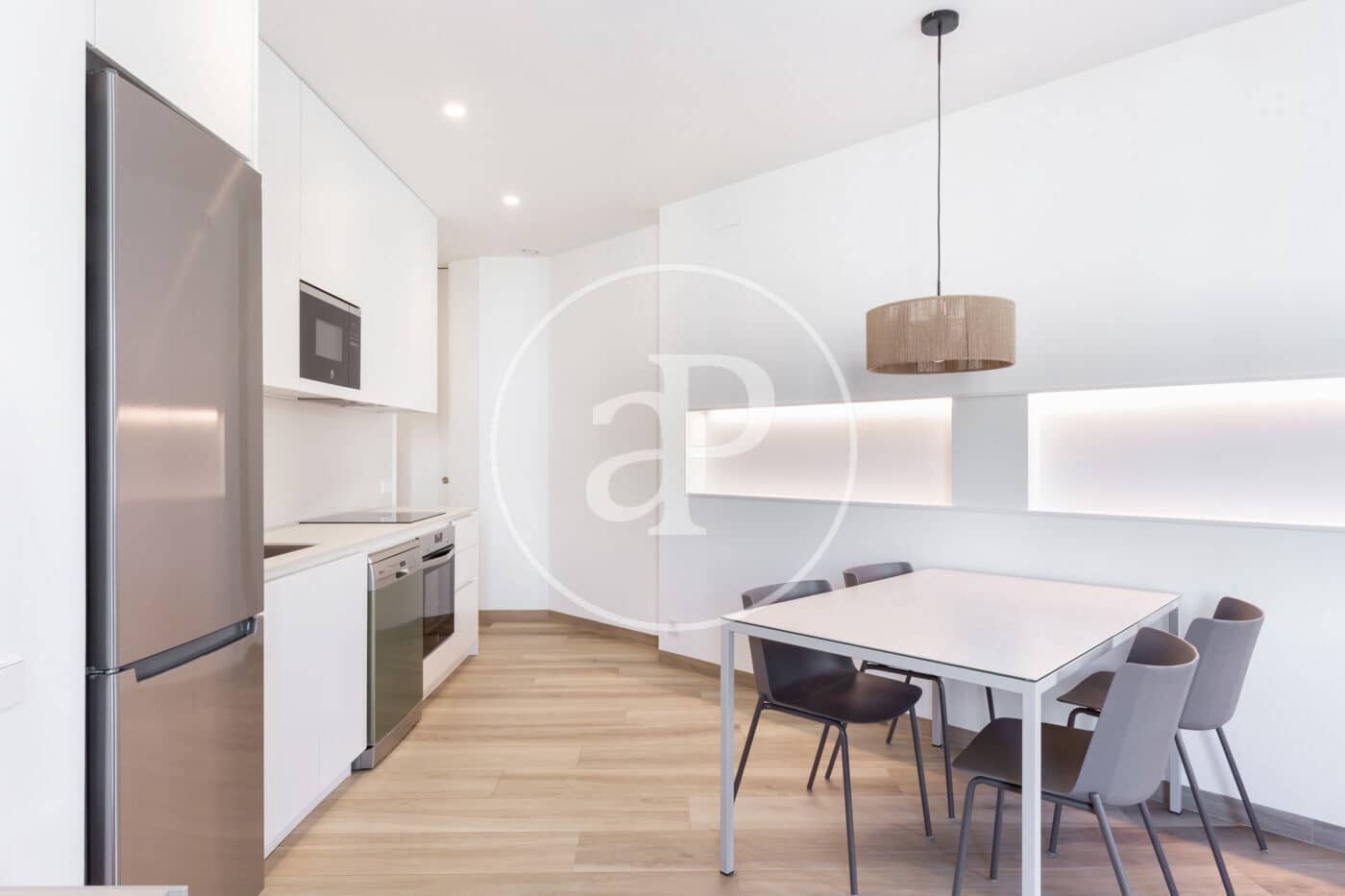 2 bedroom Apartment for rent in Valencia city - € 2,100 (Ref: 9849465)