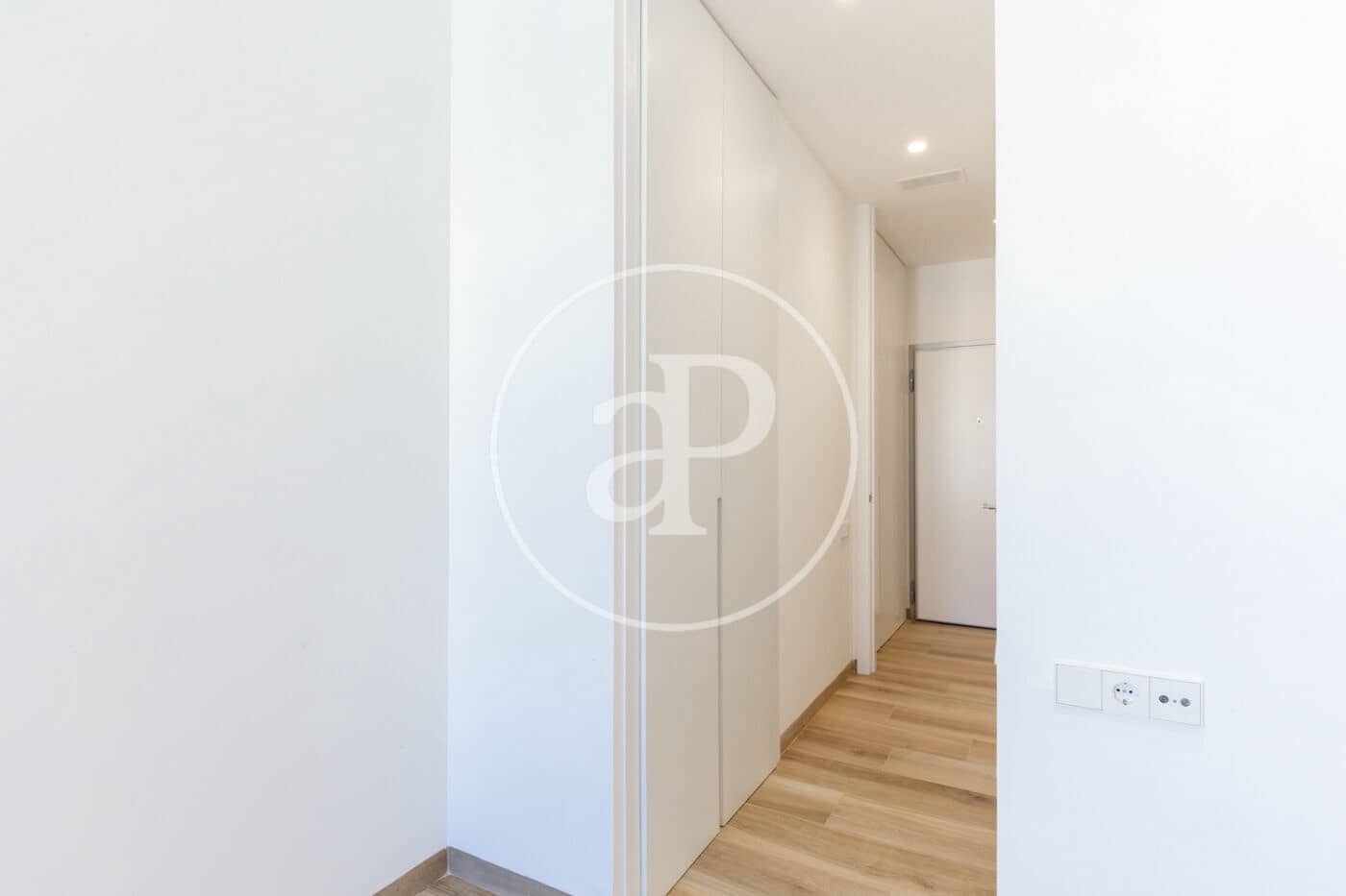 2 bedroom Apartment for rent in Valencia city - € 2,100 (Ref: 9849465)