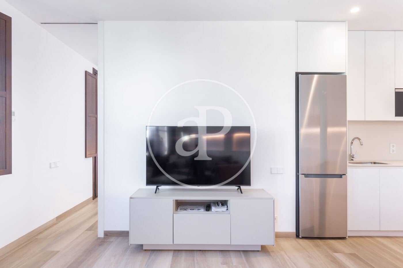 2 bedroom Apartment for rent in Valencia city - € 2,100 (Ref: 9849465)