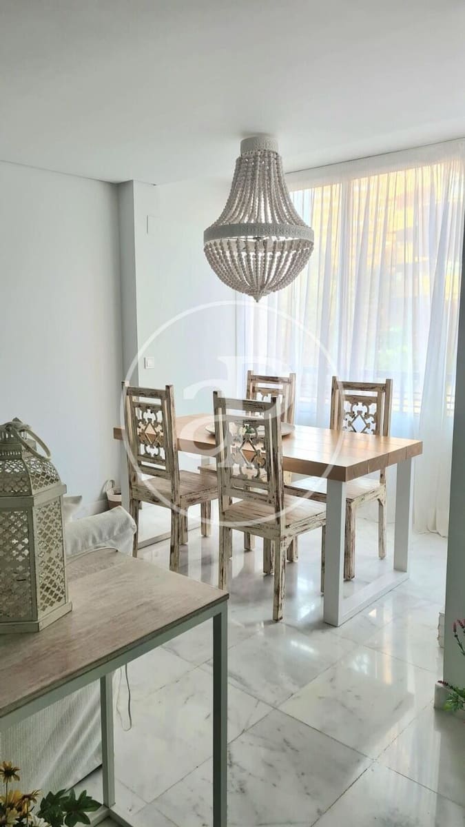 2 soverom Leilighet til leie i Valencia by - € 1 800 (Ref: 9851856)