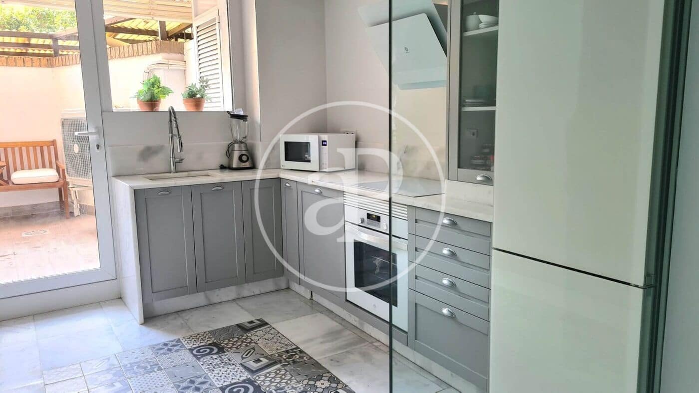 2 soverom Leilighet til leie i Valencia by - € 1 800 (Ref: 9851856)