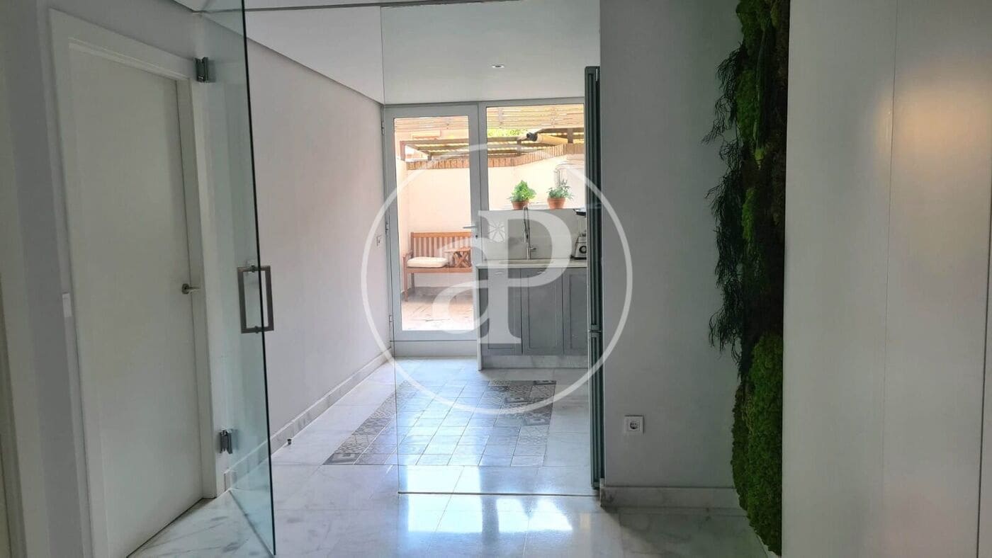 2 soverom Leilighet til leie i Valencia by - € 1 800 (Ref: 9851856)