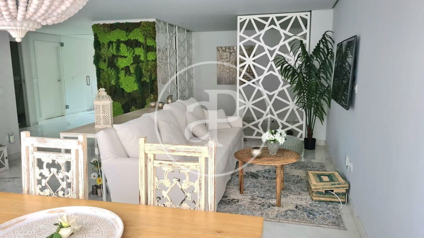 2 soverom Leilighet til leie i Valencia by - € 1 800 (Ref: 9851856)