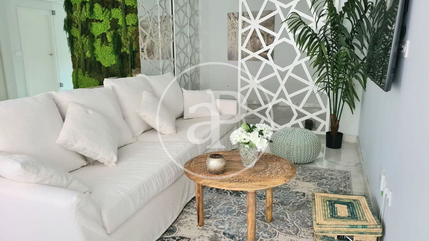2 soverom Leilighet til leie i Valencia by - € 1 800 (Ref: 9851856)