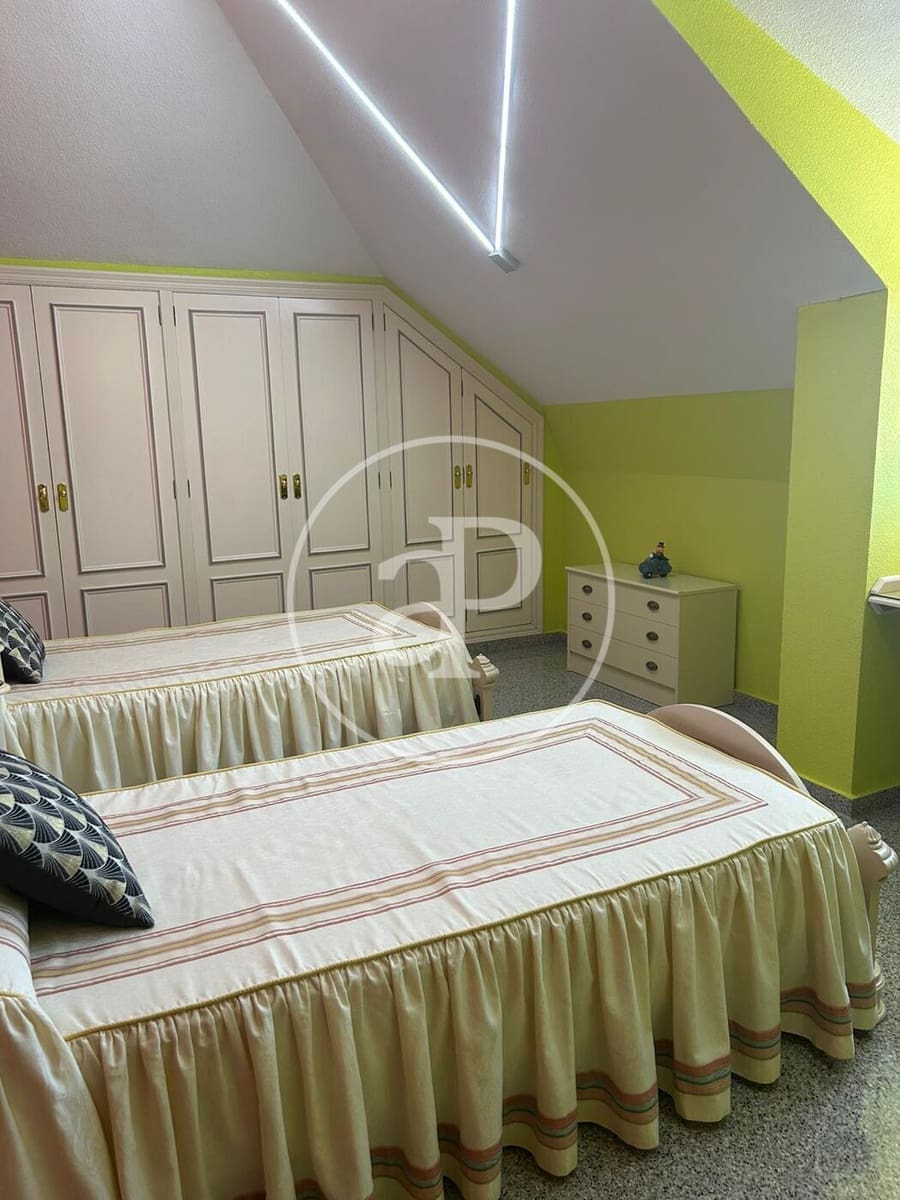 Chalet de 5 habitaciones en San Vicente / Sant Vicent del Raspeig en venta con piscina - 715.000 € (Ref: 9851858)