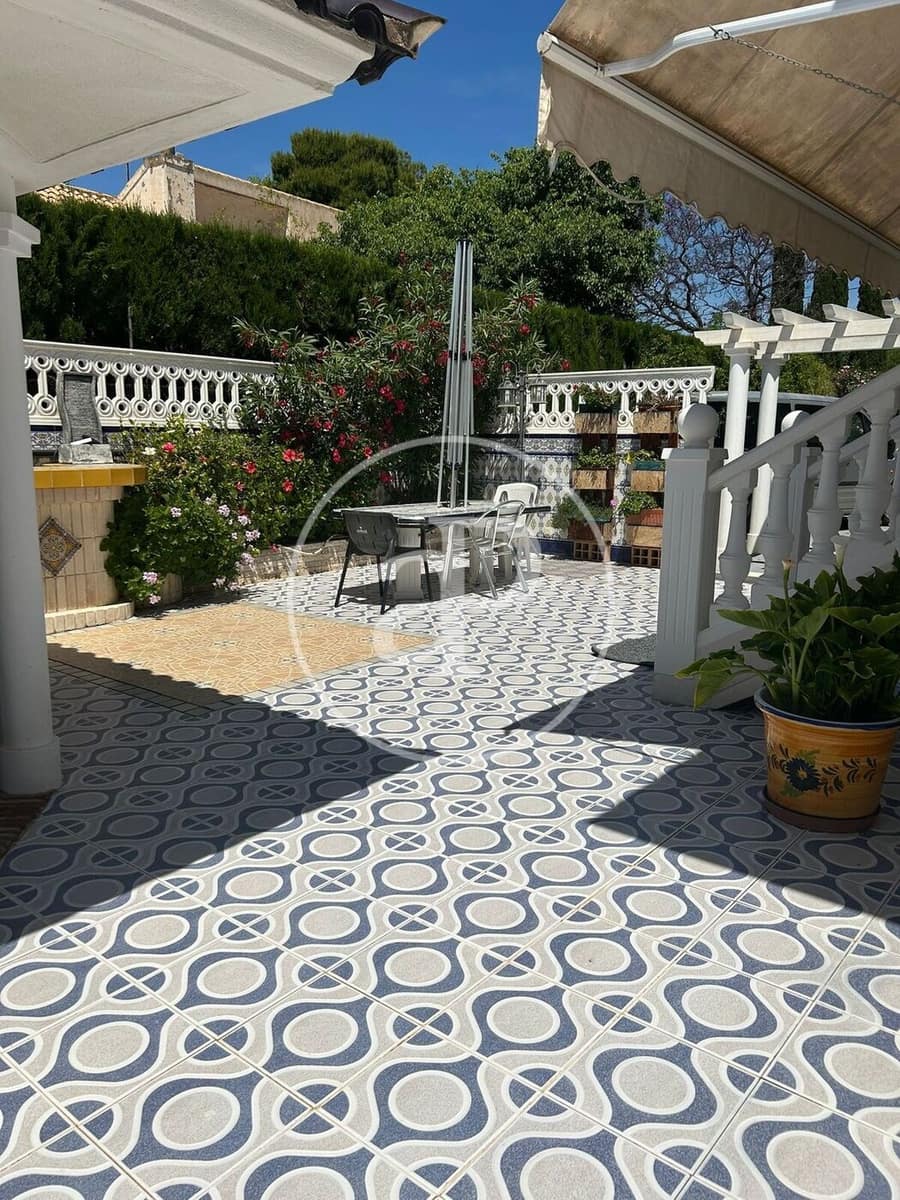 Chalet de 5 habitaciones en San Vicente / Sant Vicent del Raspeig en venta con piscina - 715.000 € (Ref: 9851858)