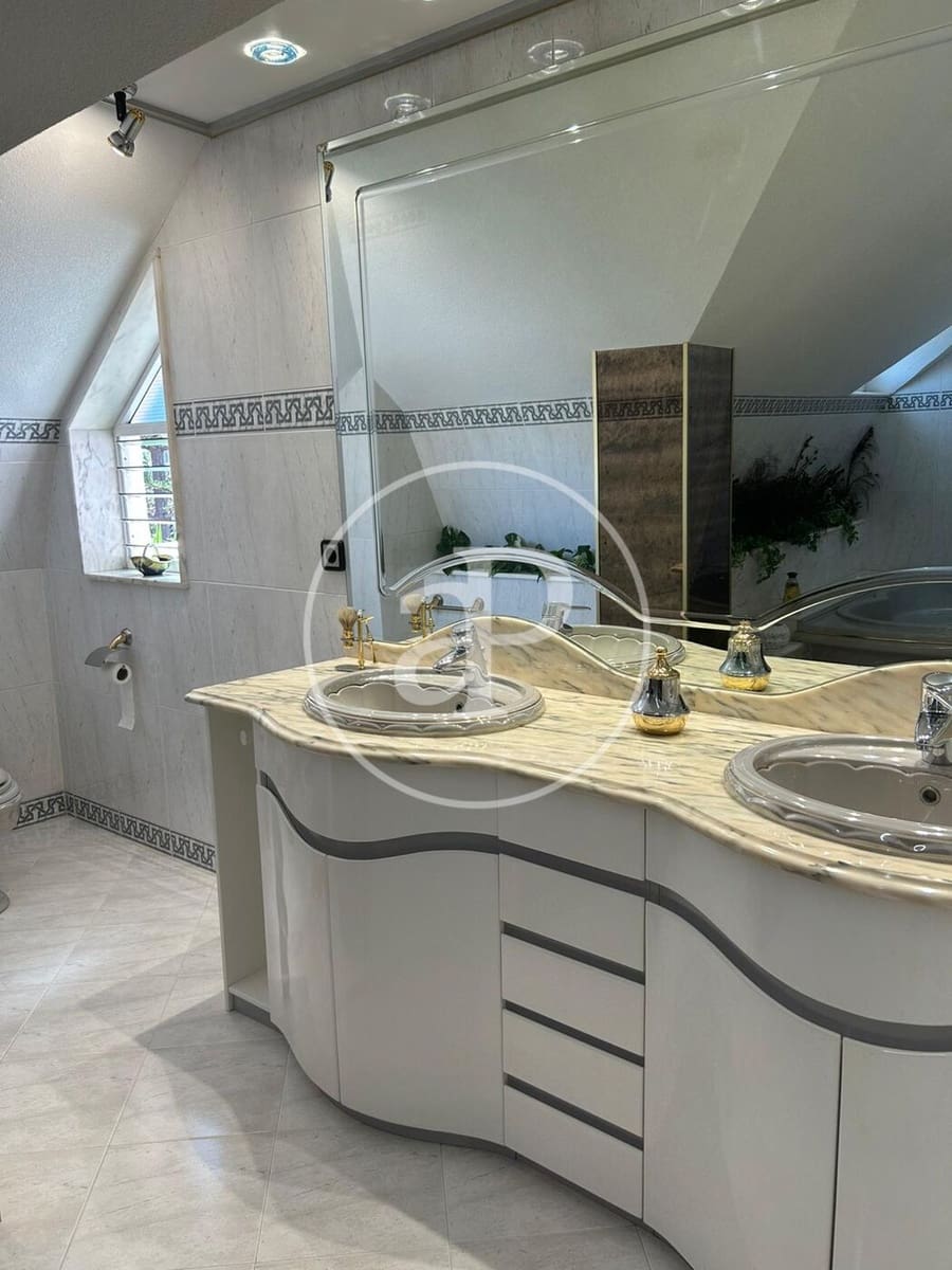 Chalet de 5 habitaciones en San Vicente / Sant Vicent del Raspeig en venta con piscina - 715.000 € (Ref: 9851858)
