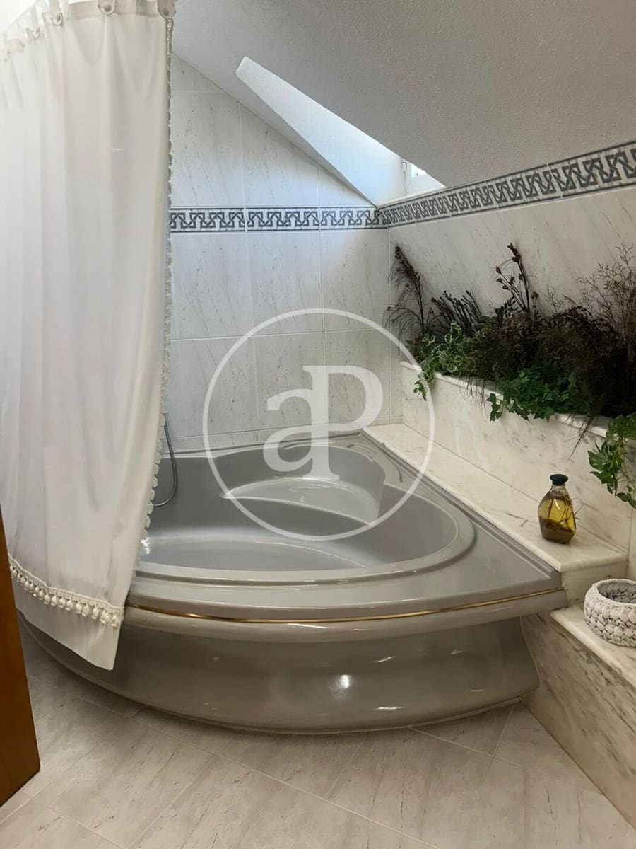 Chalet de 5 habitaciones en San Vicente / Sant Vicent del Raspeig en venta con piscina - 715.000 € (Ref: 9851858)