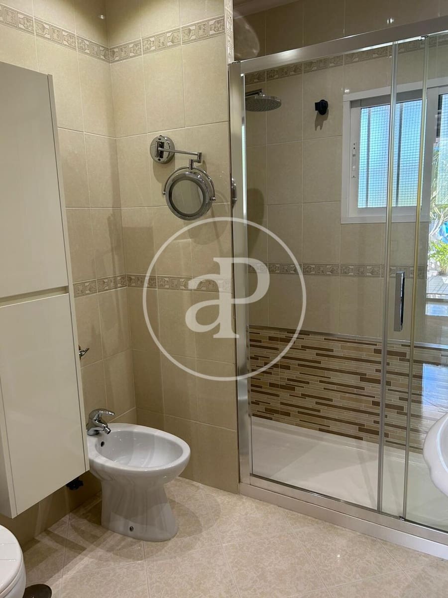 Chalet de 5 habitaciones en San Vicente / Sant Vicent del Raspeig en venta con piscina - 715.000 € (Ref: 9851858)