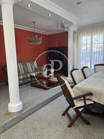 Chalet de 5 habitaciones en San Vicente / Sant Vicent del Raspeig en venta con piscina - 715.000 € (Ref: 9851858)