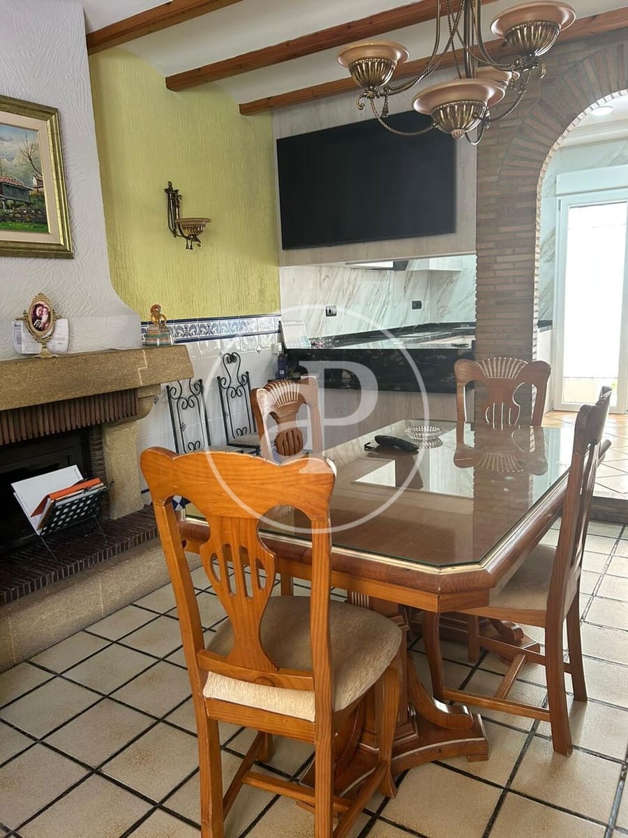 Chalet de 5 habitaciones en San Vicente / Sant Vicent del Raspeig en venta con piscina - 715.000 € (Ref: 9851858)