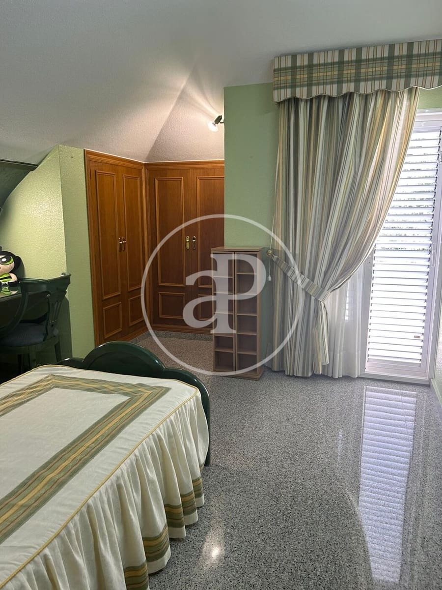 Chalet de 5 habitaciones en San Vicente / Sant Vicent del Raspeig en venta con piscina - 715.000 € (Ref: 9851858)