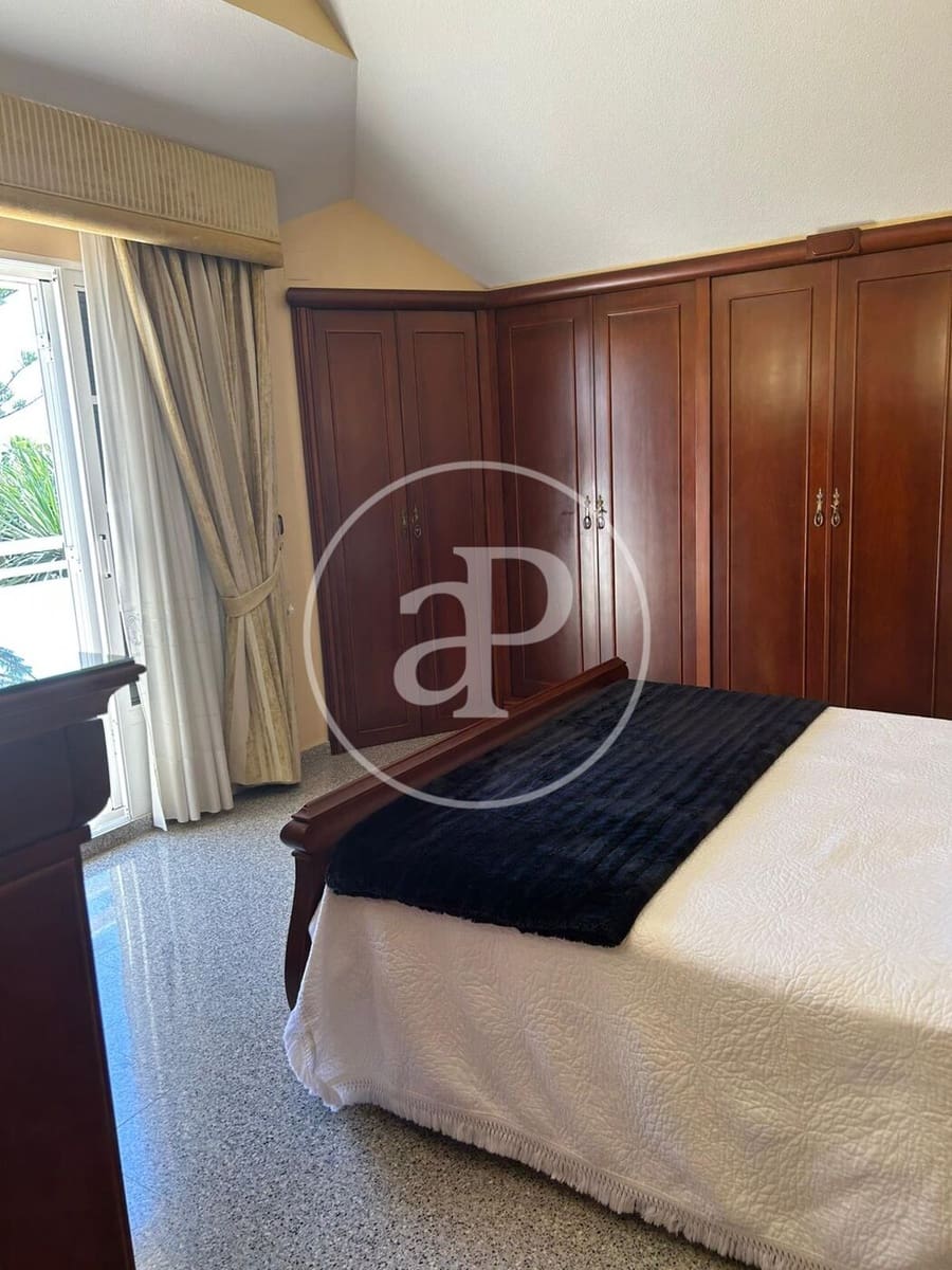 Chalet de 5 habitaciones en San Vicente / Sant Vicent del Raspeig en venta con piscina - 715.000 € (Ref: 9851858)