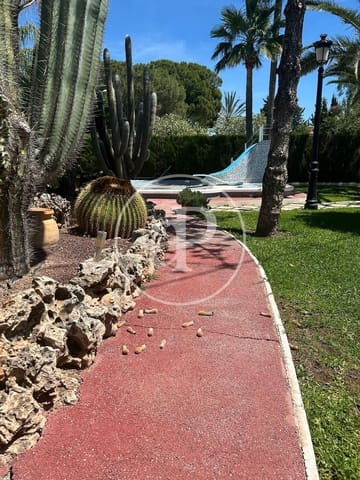 Chalet de 5 habitaciones en San Vicente / Sant Vicent del Raspeig en venta con piscina - 715.000 € (Ref: 9851858)