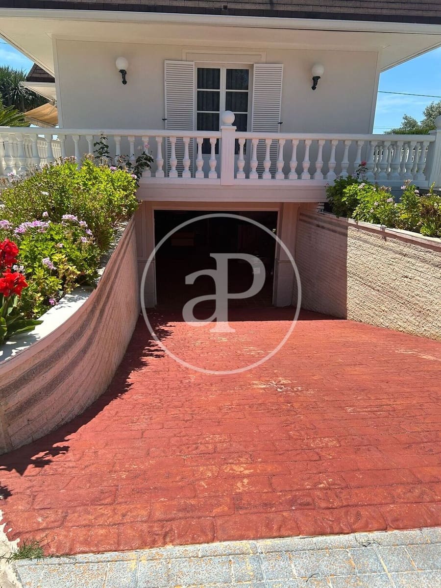 Chalet de 5 habitaciones en San Vicente / Sant Vicent del Raspeig en venta con piscina - 715.000 € (Ref: 9851858)