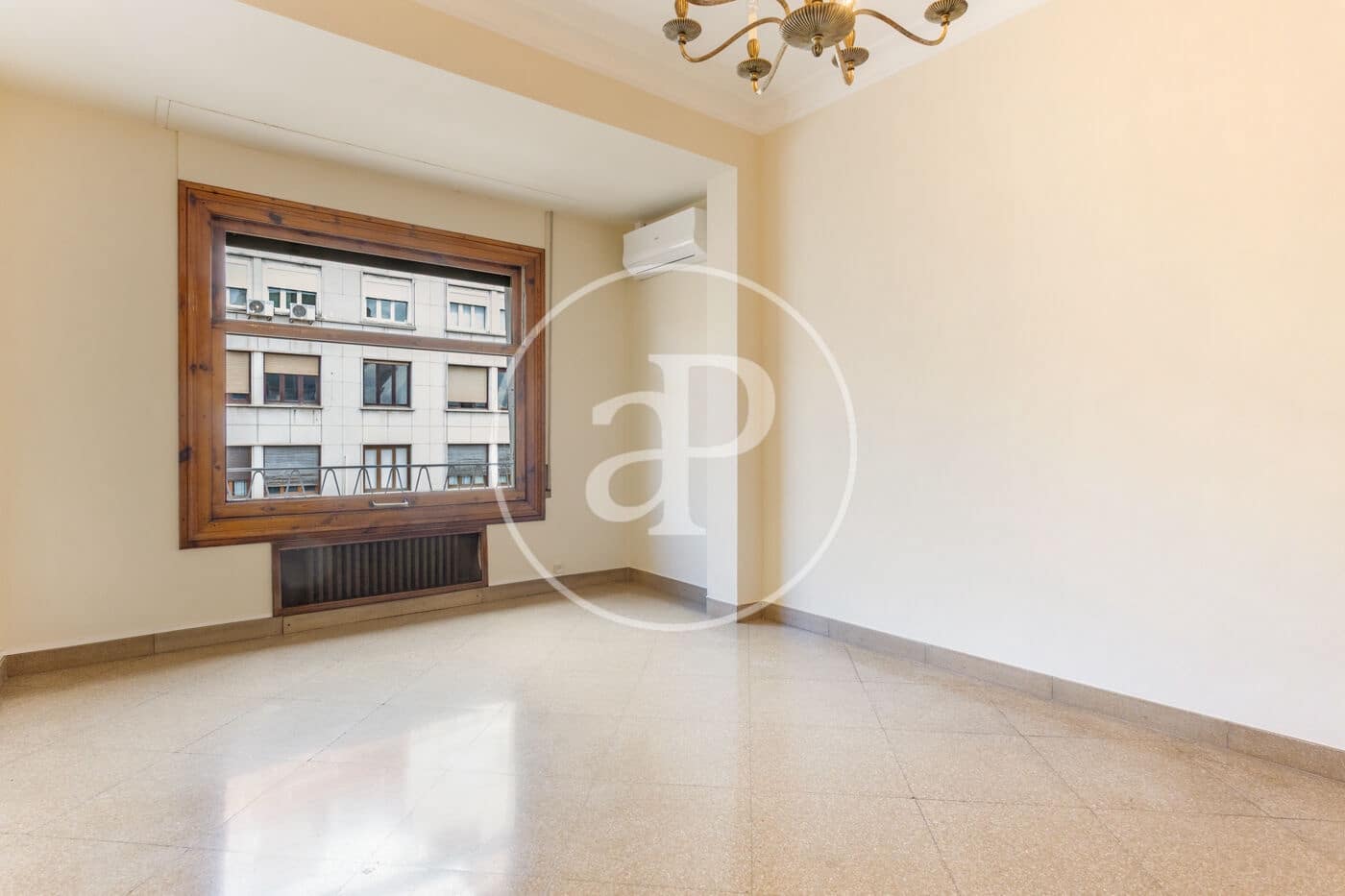 5 soverom Leilighet til leie i Valencia by - € 4 300 (Ref: 9851859)