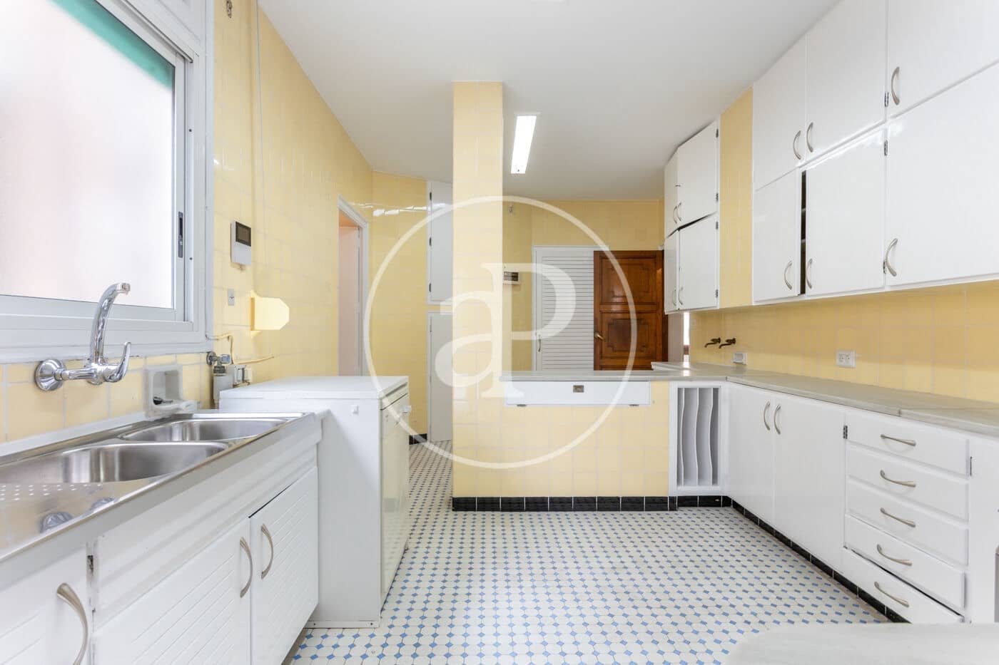 5 soverom Leilighet til leie i Valencia by - € 4 300 (Ref: 9851859)
