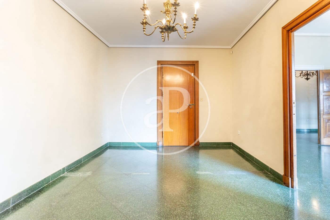 5 soverom Leilighet til leie i Valencia by - € 4 300 (Ref: 9851859)