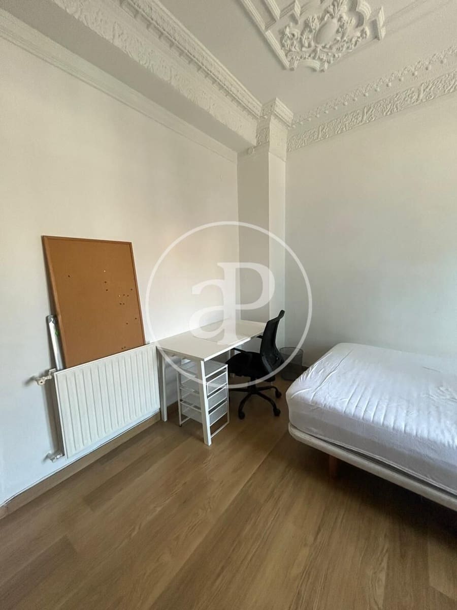 5 sovrum Lägenhet att hyra i Valencia stad - 2 270 € (Ref: 9851860)