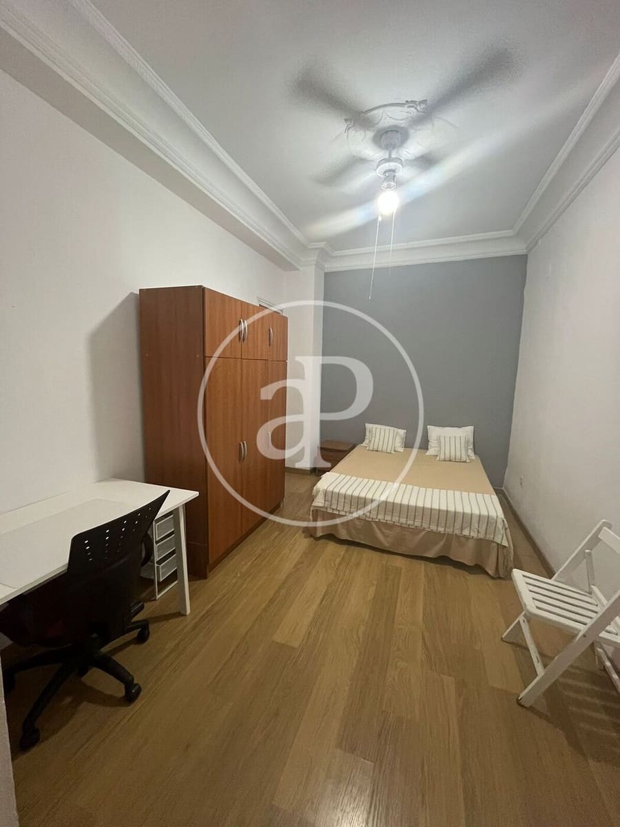 5 sovrum Lägenhet att hyra i Valencia stad - 2 270 € (Ref: 9851860)