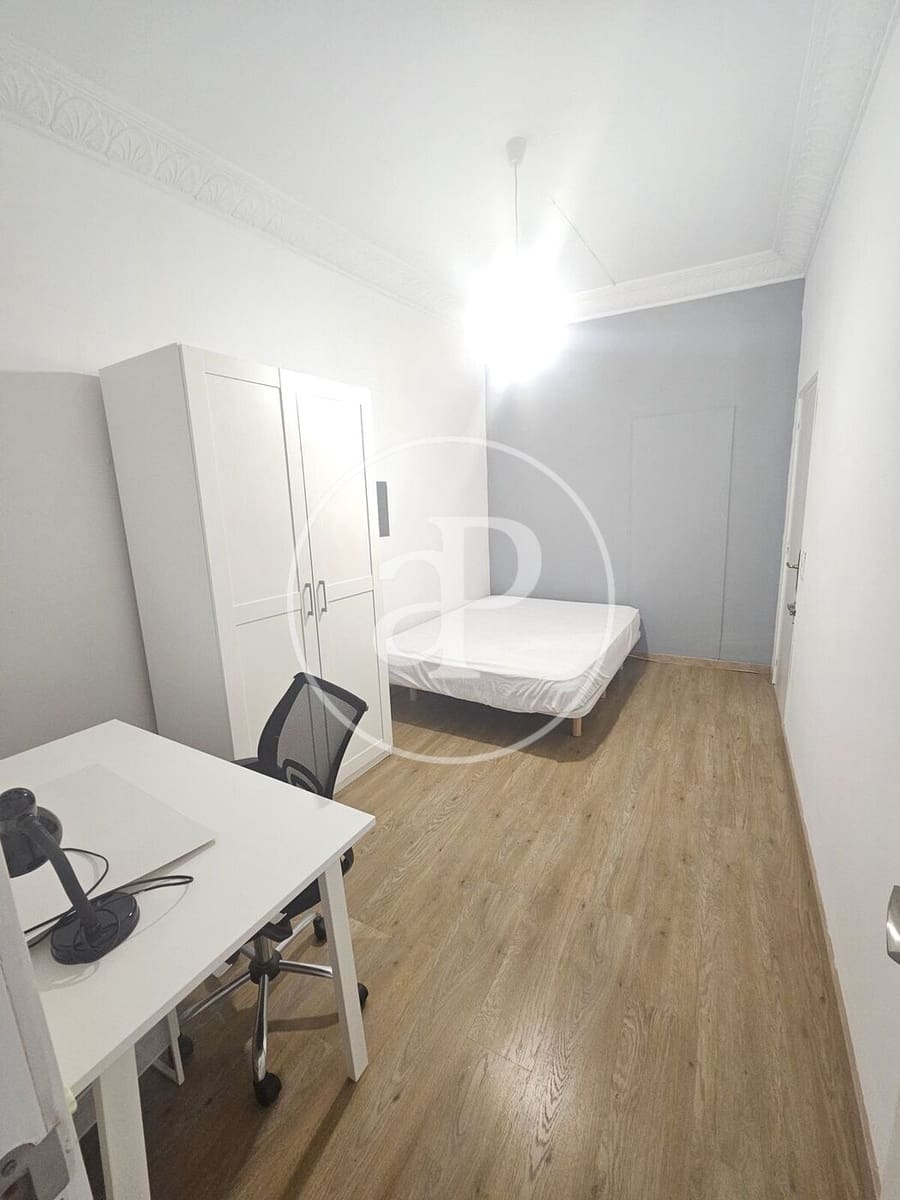 5 sovrum Lägenhet att hyra i Valencia stad - 2 270 € (Ref: 9851860)