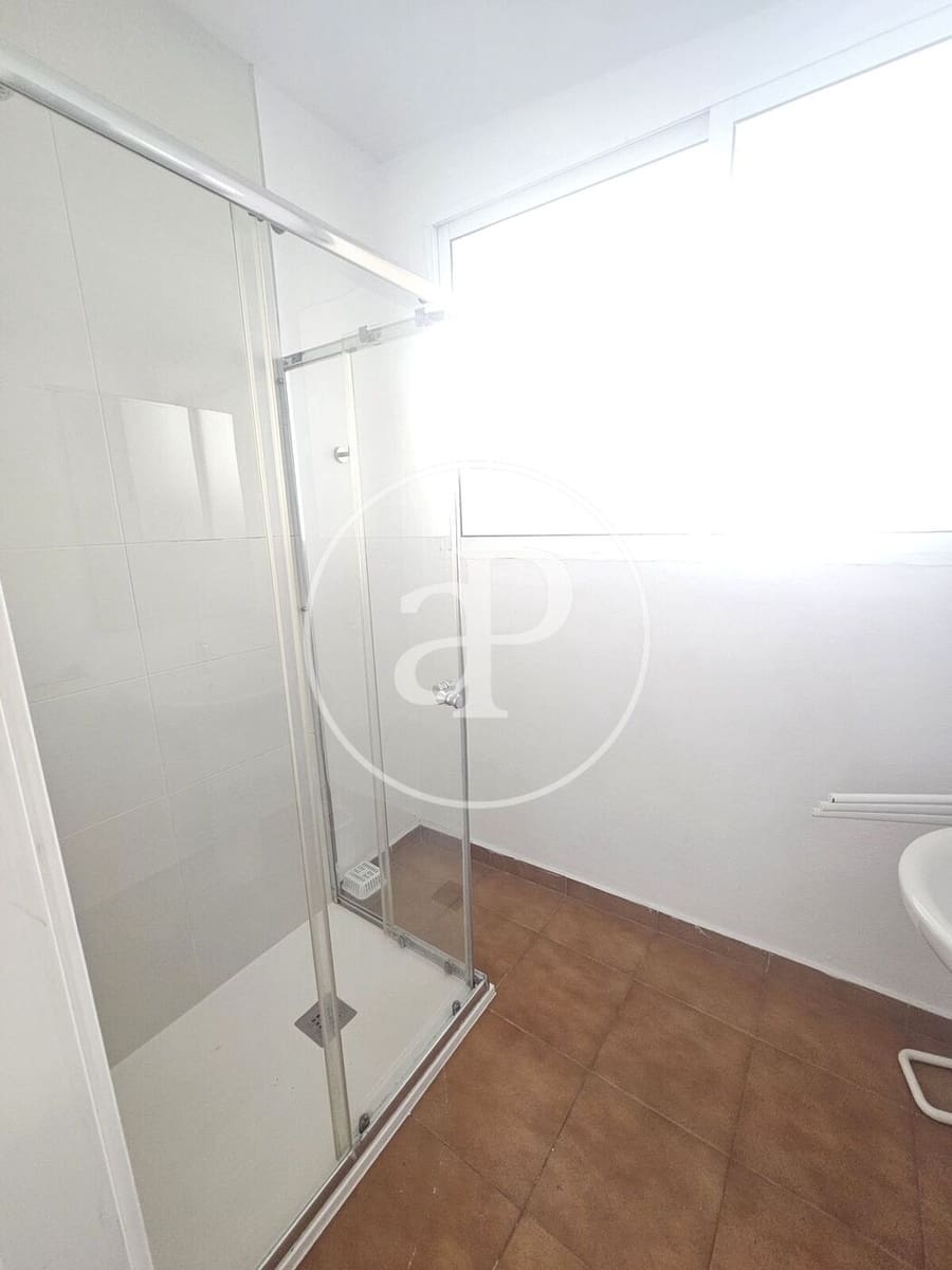5 sovrum Lägenhet att hyra i Valencia stad - 2 270 € (Ref: 9851860)