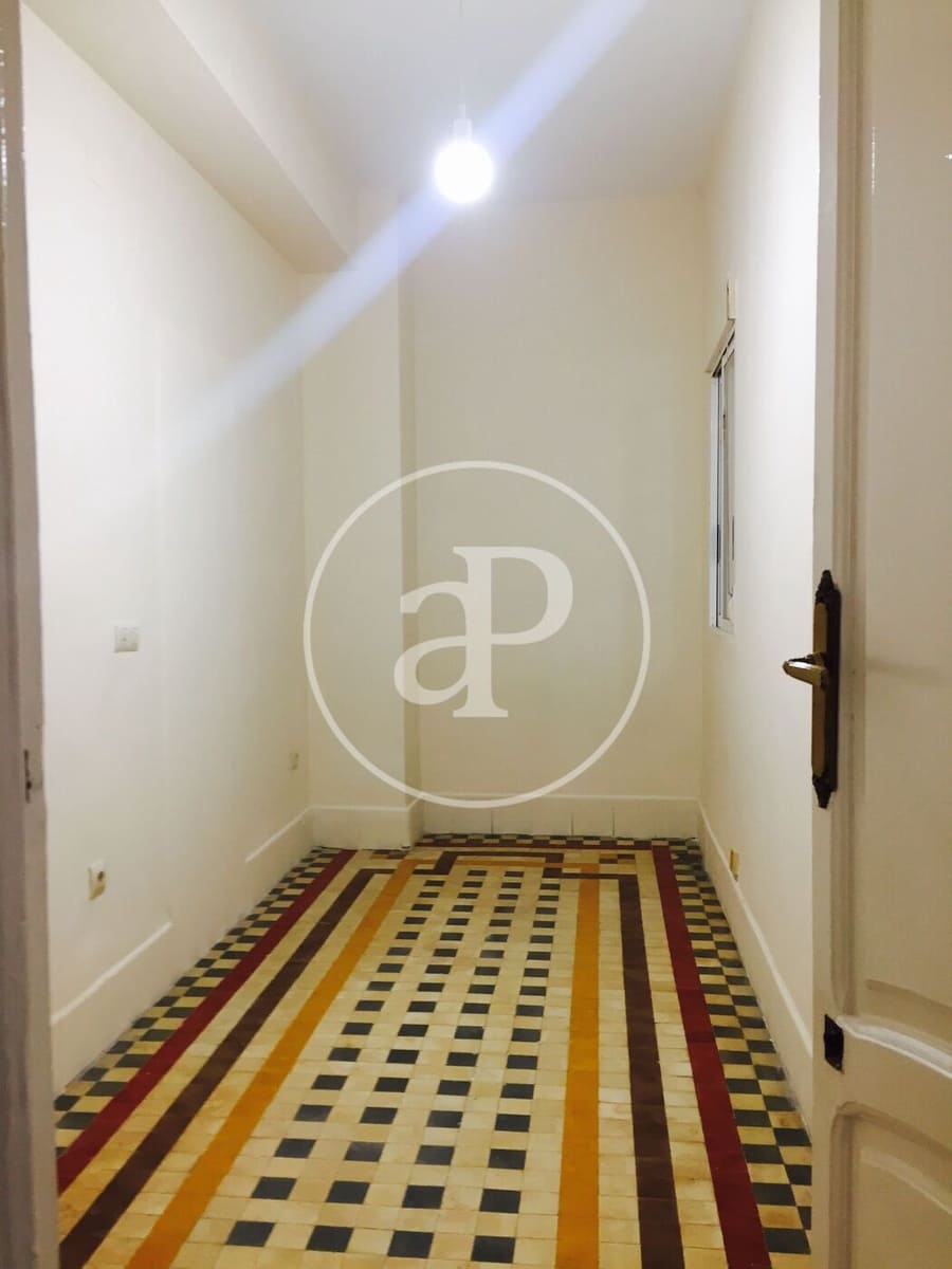 5 sovrum Lägenhet att hyra i Valencia stad - 2 270 € (Ref: 9851860)