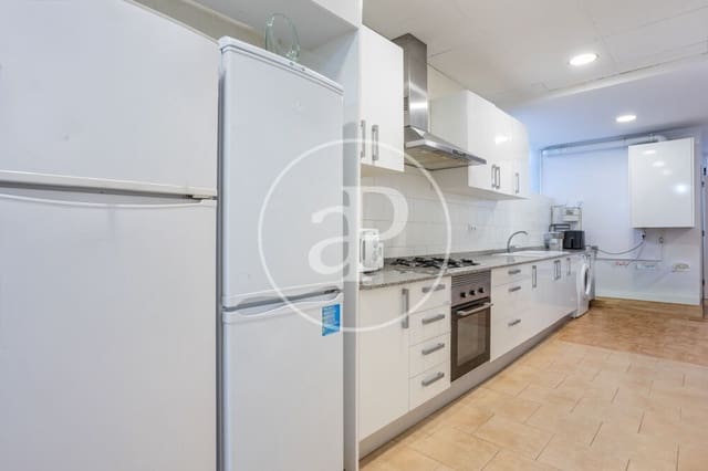 5 bedroom Apartment for rent in La Roqueta, Valencia city - € 2,270 (Ref: 9851860)